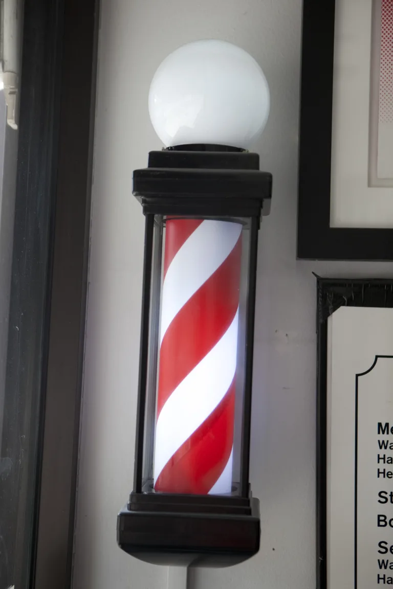 Salon Gallery 10 768x1152